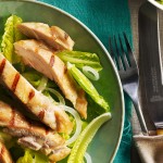 Salade de poulet &agrave; la cr&egrave;me, &agrave; l'avocat et basilic